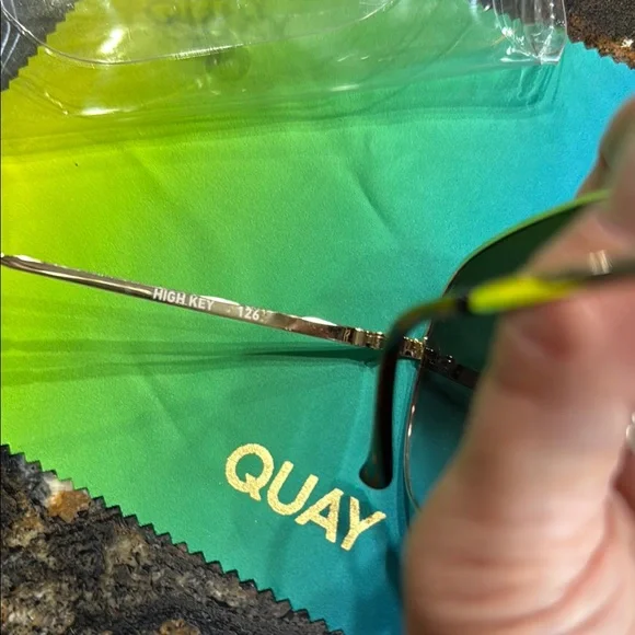Quay Australia Gold Frame Sunglasses - Picture 2 of 4
